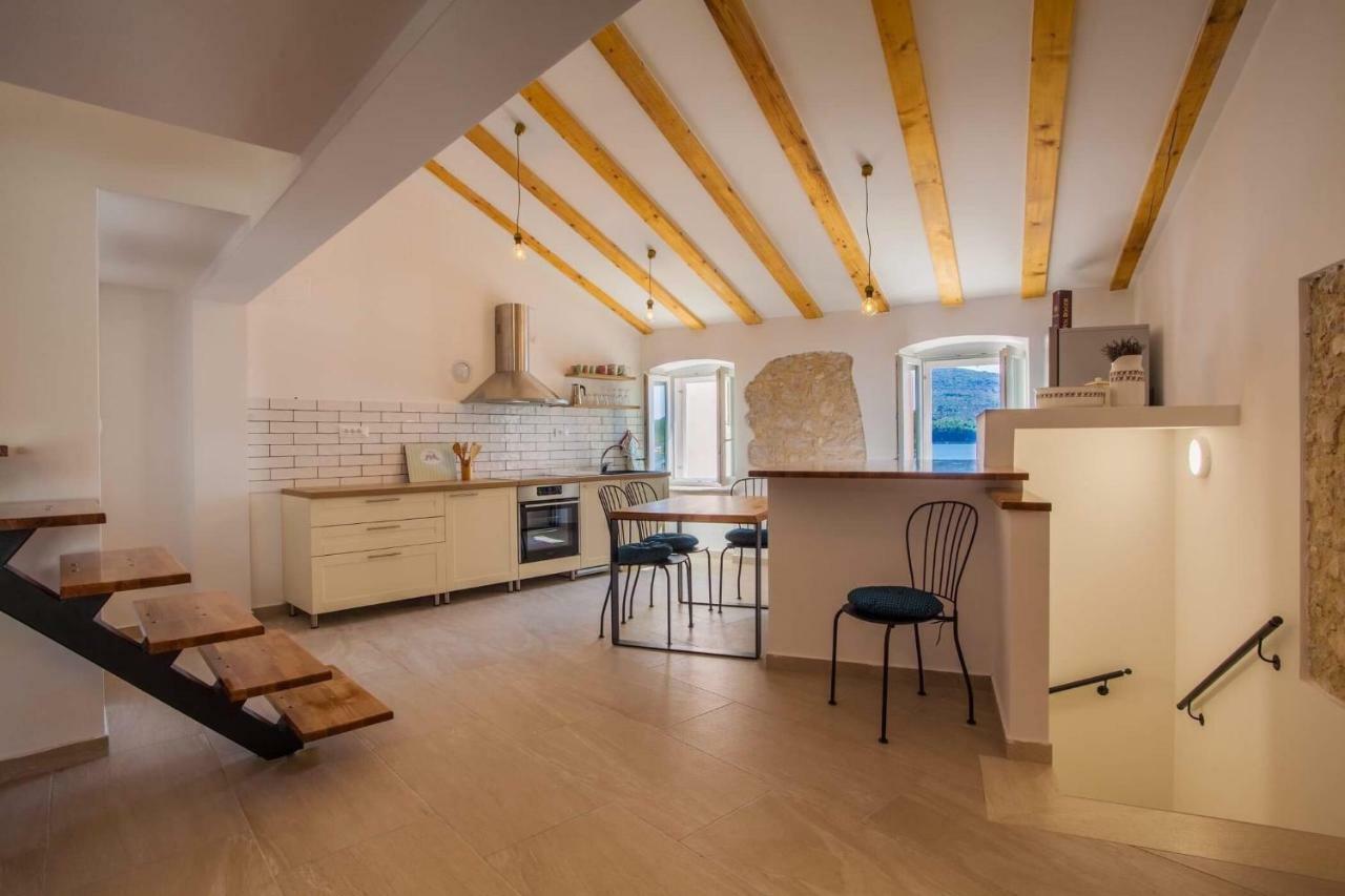 Apartmani Kraj Mora ツレス エクステリア 写真