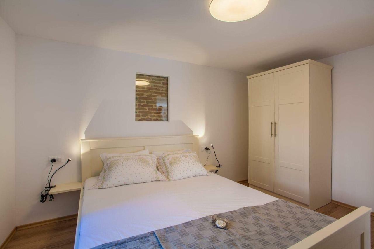 Apartmani Kraj Mora ツレス エクステリア 写真