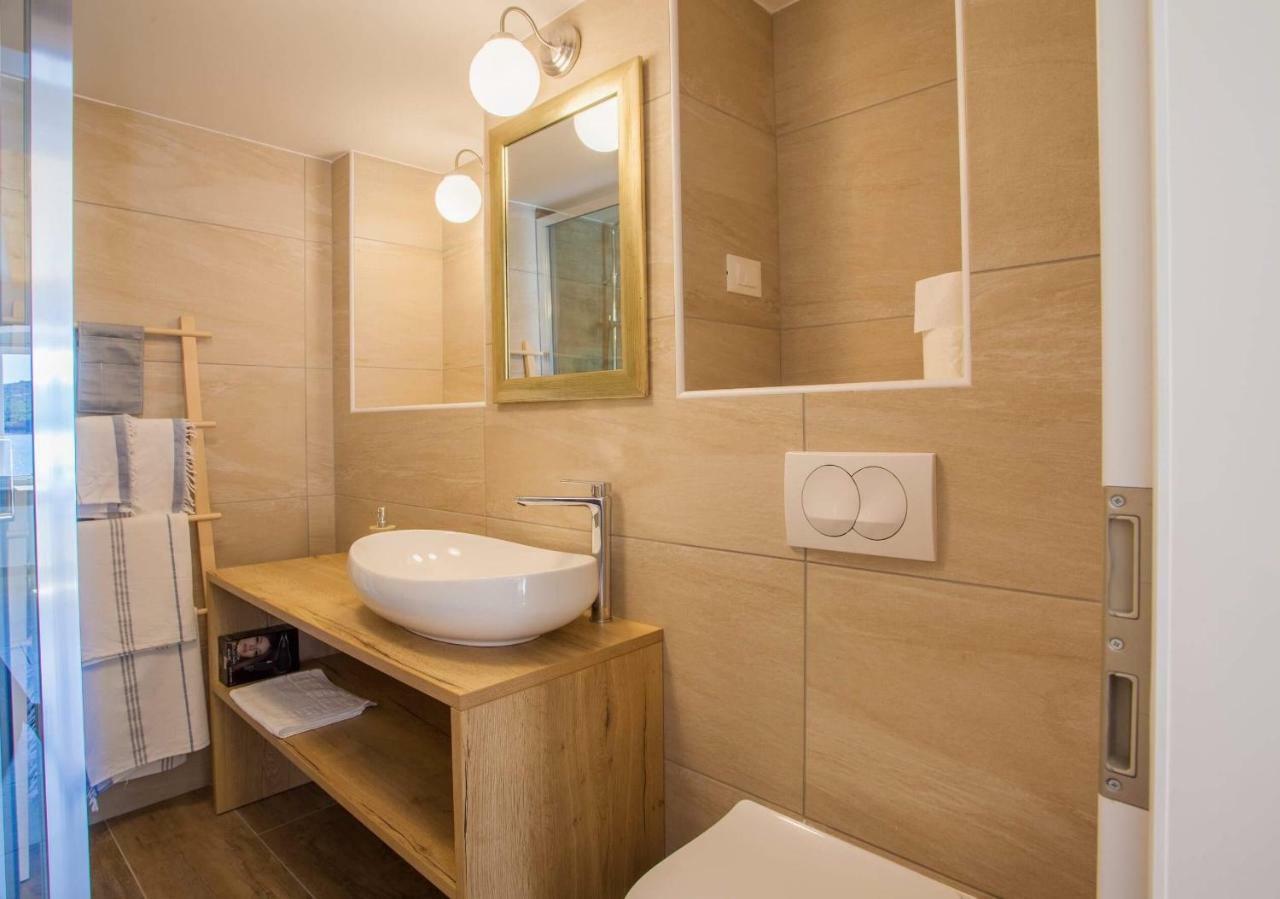 Apartmani Kraj Mora ツレス エクステリア 写真