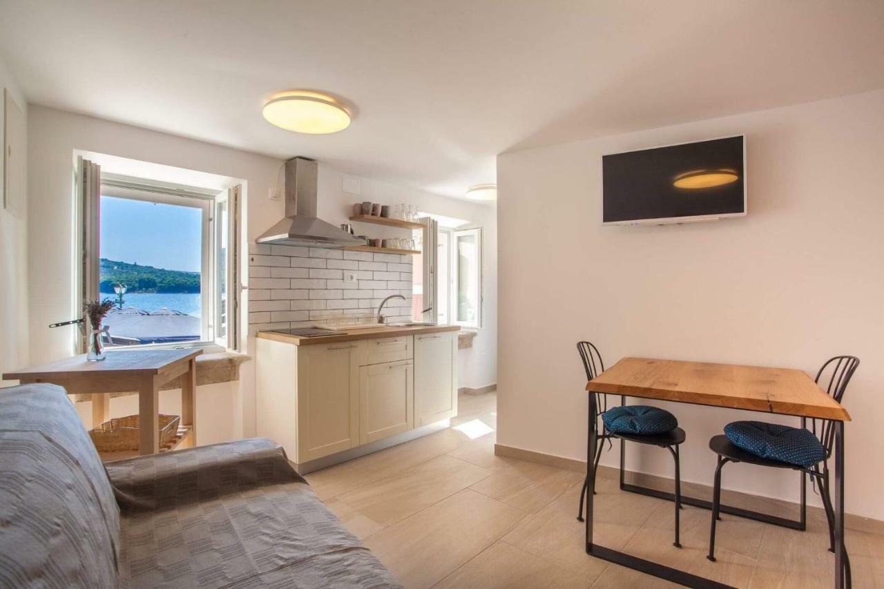 Apartmani Kraj Mora ツレス エクステリア 写真