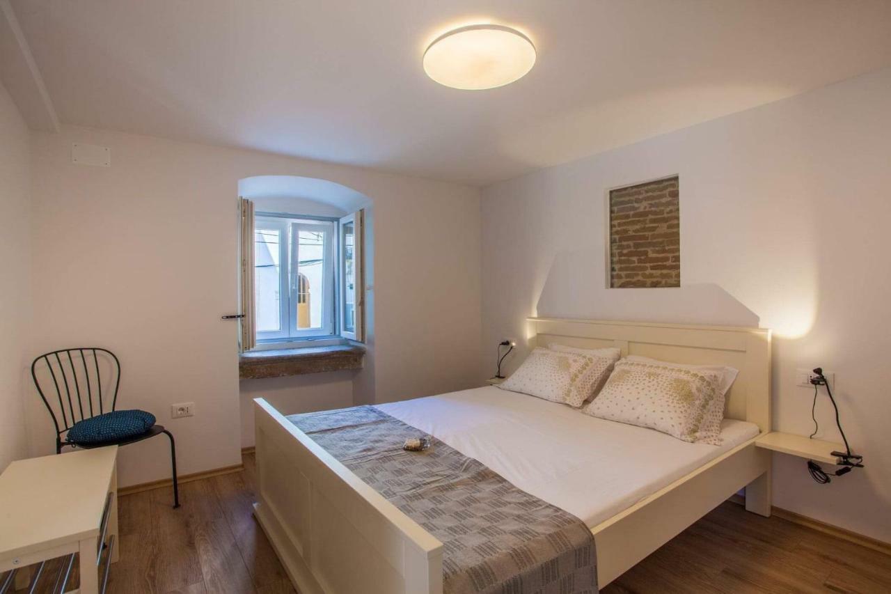 Apartmani Kraj Mora ツレス エクステリア 写真